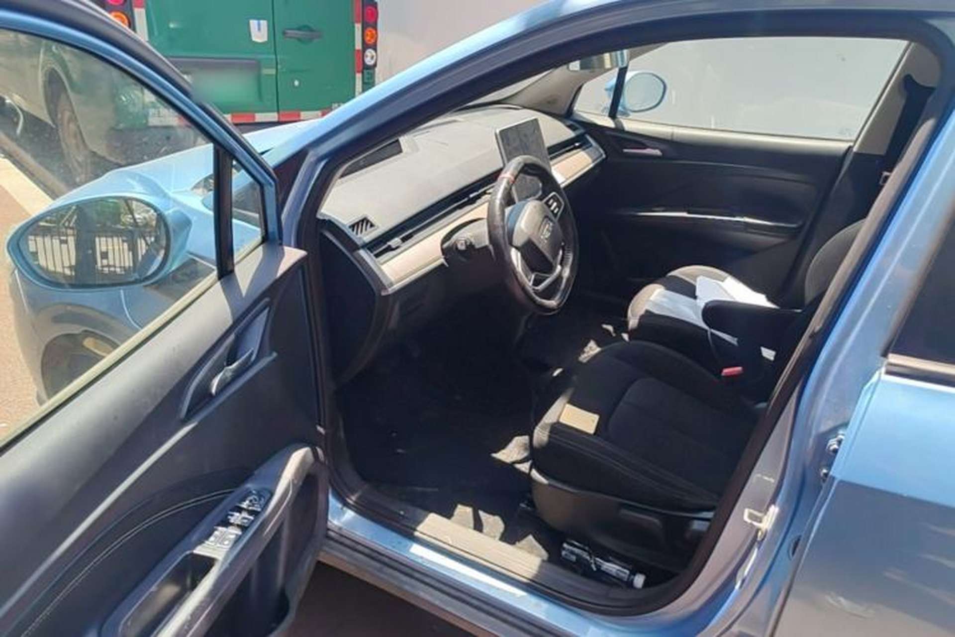Used NETA V 2021 Standard Range Entertainment Version – Upgraded Model Driver Seat