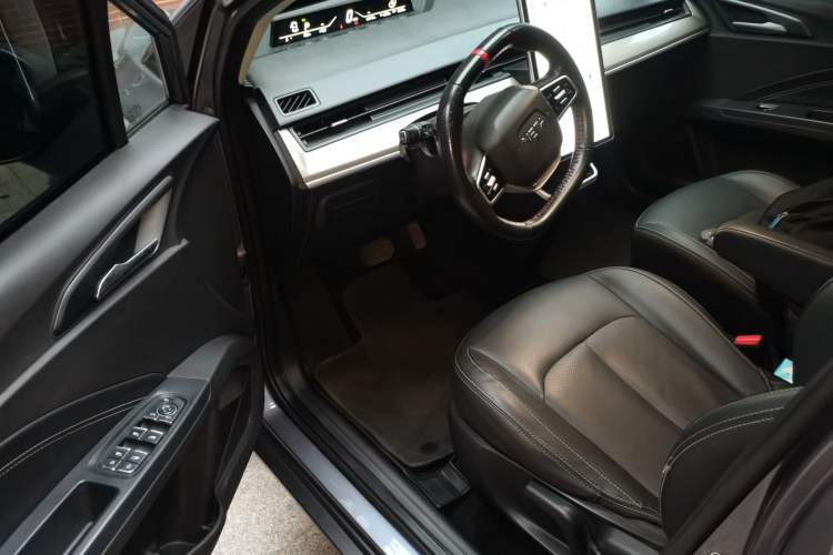 Used NETA V 2021 Long-Range Entertainment Edition Upgrade Model Driver Seat