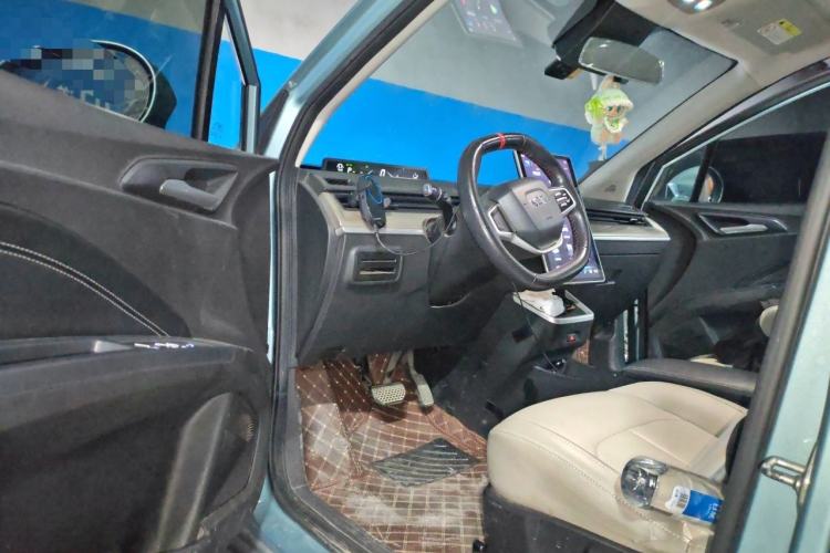 Used NETA V 2021 Standard Range Entertainment Version – Upgraded Model Driver Seat