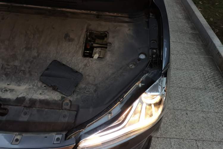 Used NETA V 2021 Long-Range Entertainment Edition Upgrade Model Engine Bay Left