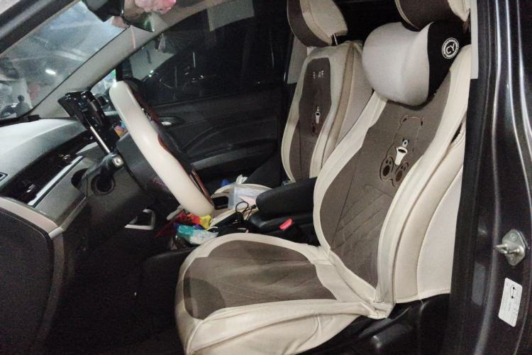 Used NETA V 2021 Standard Range Entertainment Version – Upgraded Model Left Front Seat