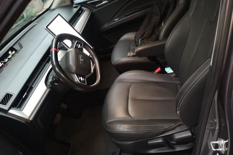 Used NETA V 2021 Long-Range Entertainment Edition Upgrade Model Left Front Seat