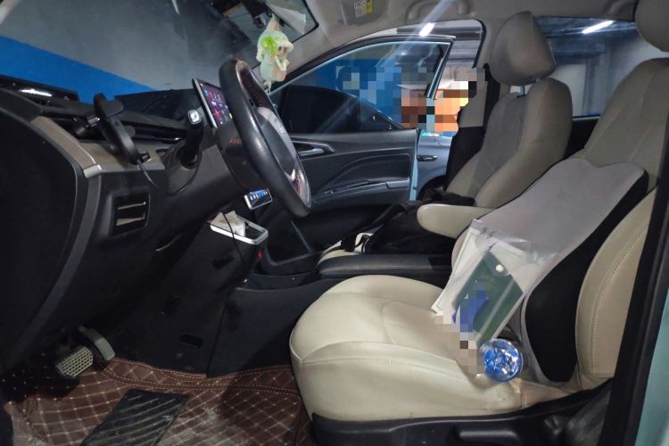 Used NETA V 2021 Standard Range Entertainment Version – Upgraded Model Left Front Seat