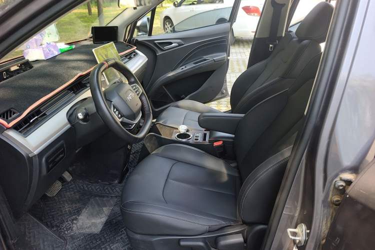 Used NETA V 2021 Long-Range Entertainment Edition Upgrade Model Left Front Seat