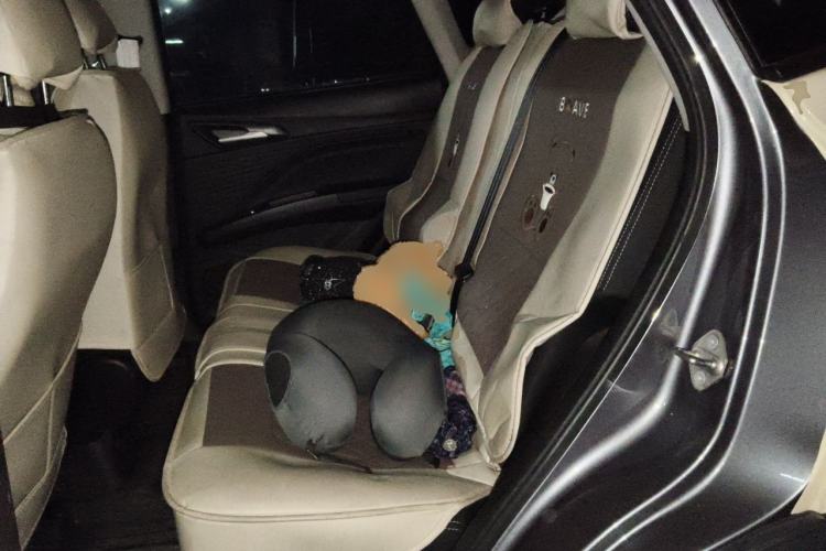 Used NETA V 2021 Standard Range Entertainment Version – Upgraded Model Left Rear Seat