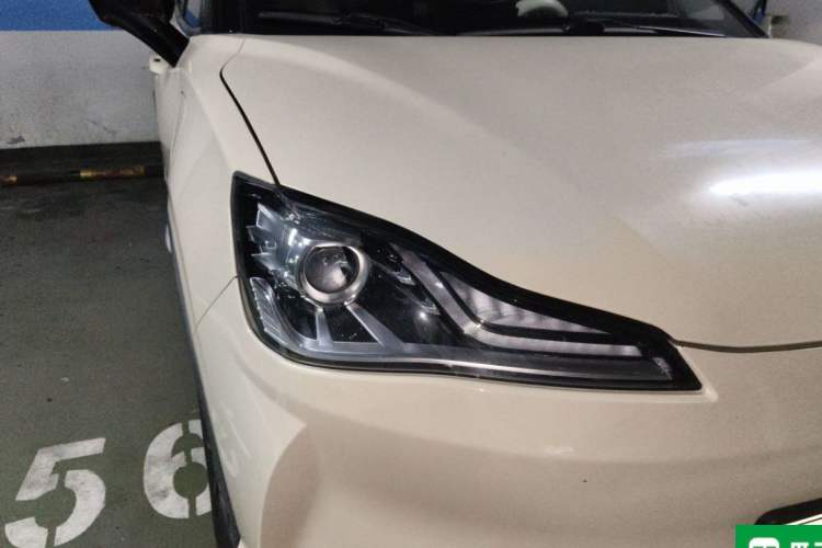 Used NETA V 2021 Standard Range Entertainment Version – Upgraded Model Right Front Headlight