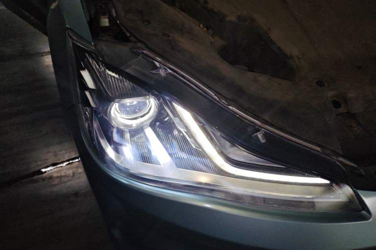 Used NETA V 2021 Standard Range Entertainment Version – Upgraded Model Right Front Headlight