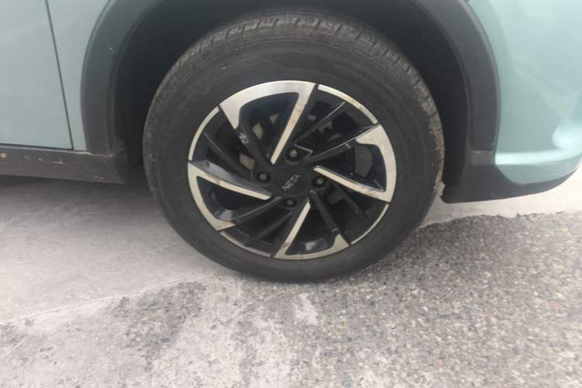 Used NETA V 2021 Long-Range Entertainment Edition Right Front Wheel Hub