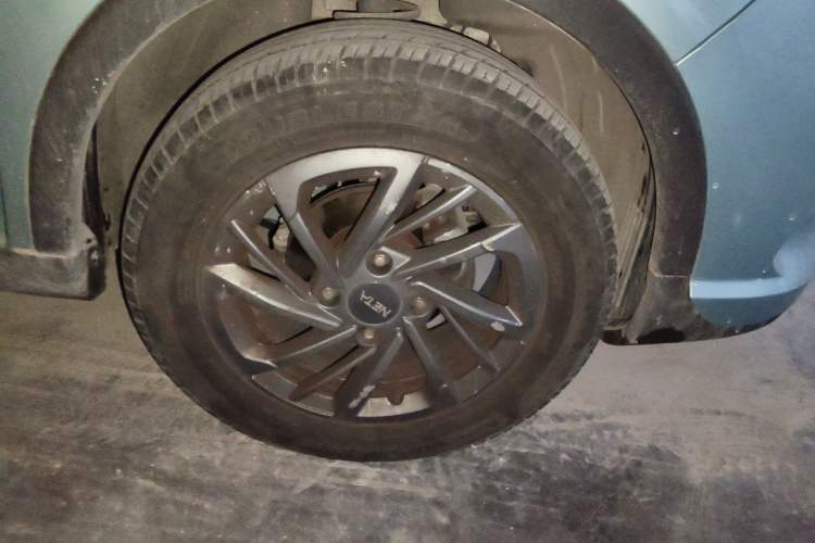 Used NETA V 2021 Standard Range Upgrade Model Right Front Wheel Hub