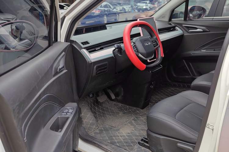 Used NETA V 2021 Long-Range Entertainment Edition Upgrade Model Interior 3
