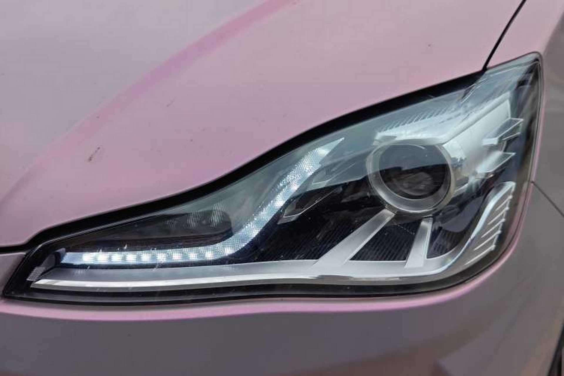 Used NETA V 2021 Long-Range Entertainment Edition Upgrade Model Left Front Headlight