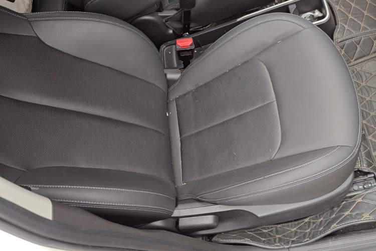 Used NETA V 2021 Long-Range Entertainment Edition Upgrade Model Right Front Seat