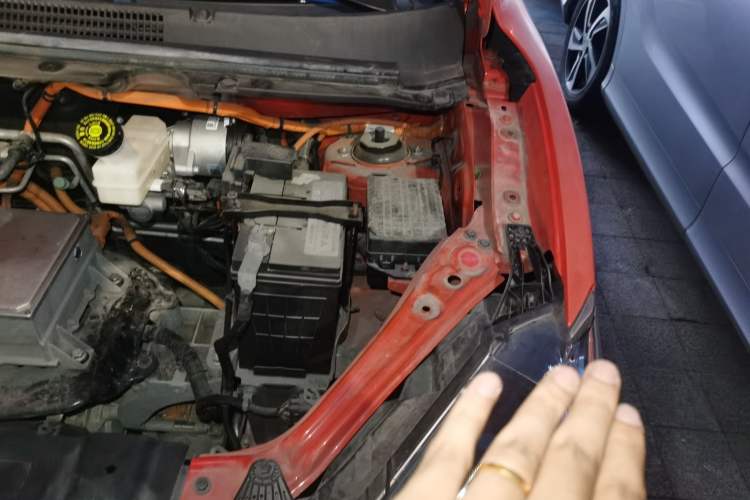 Used NETA V 2021 Long-Range Entertainment Edition Upgrade Model Engine Bay Left