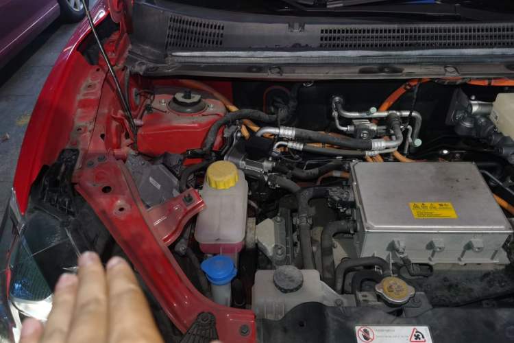 Used NETA V 2021 Long-Range Entertainment Edition Upgrade Model Engine Bay Right