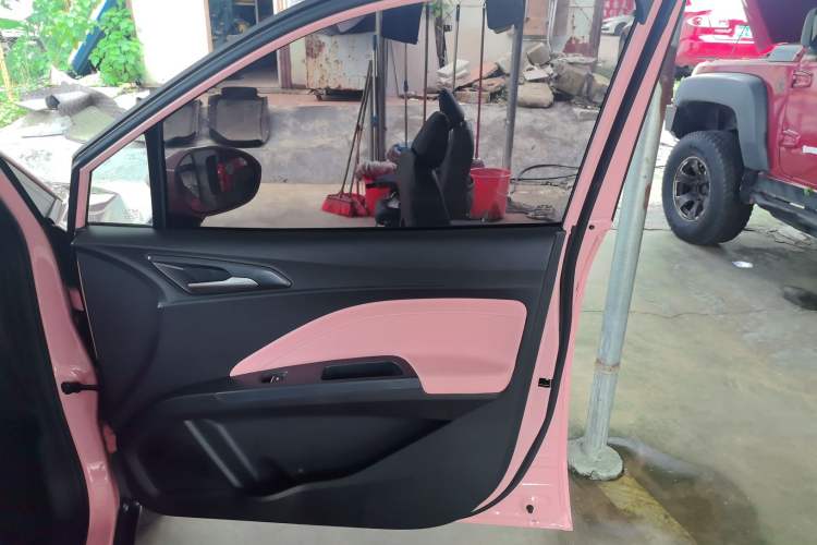 Used NETA V 2021 Witch Edition Interior 5