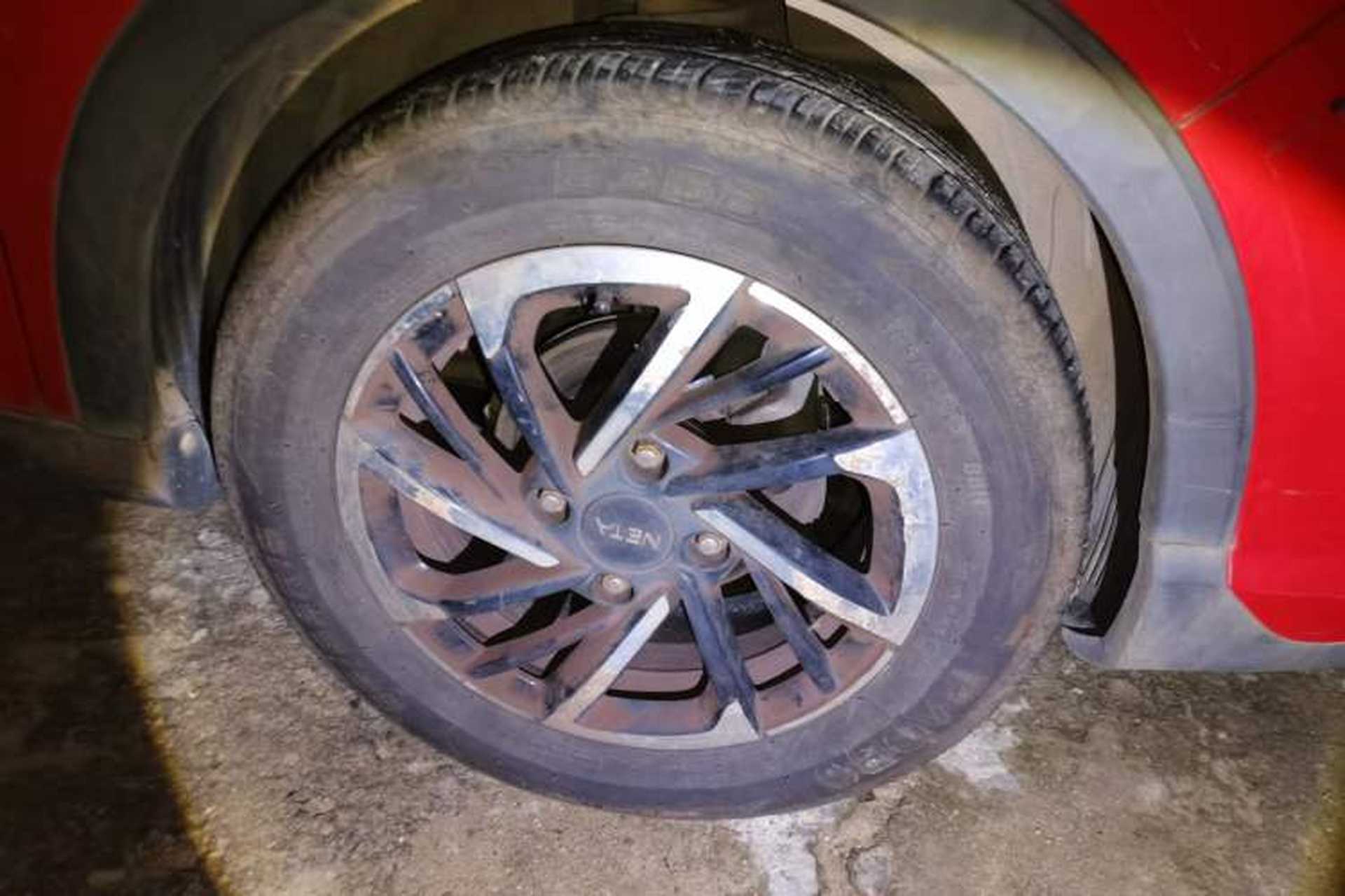 Used NETA V 2021 Long-Range Entertainment Edition Upgrade Model Right Front Wheel Hub