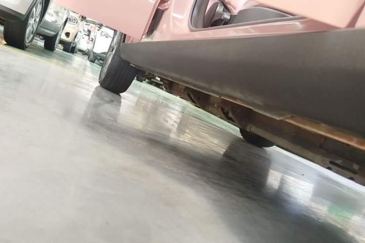 Used NETA V 2021 Long-Range Entertainment Edition Upgrade Model Right Side Sill