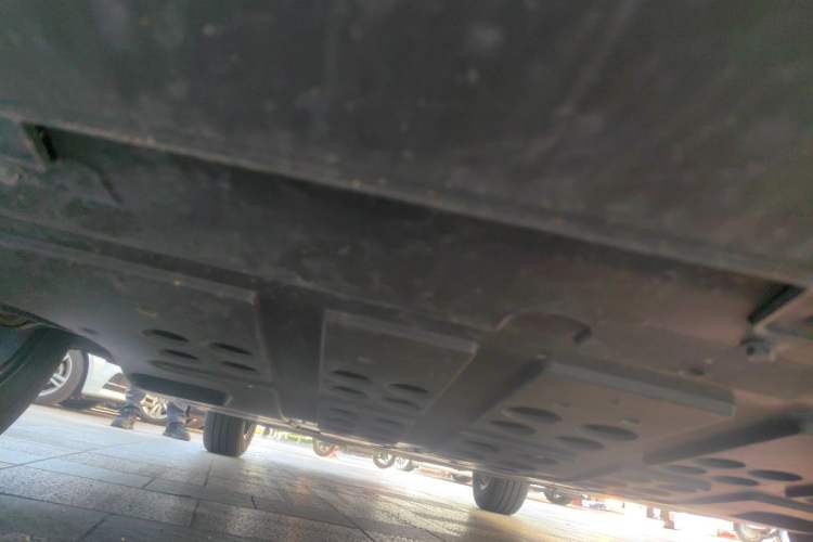 Used NETA V 2021 Long-Range Entertainment Edition Upgrade Model Chassis Front