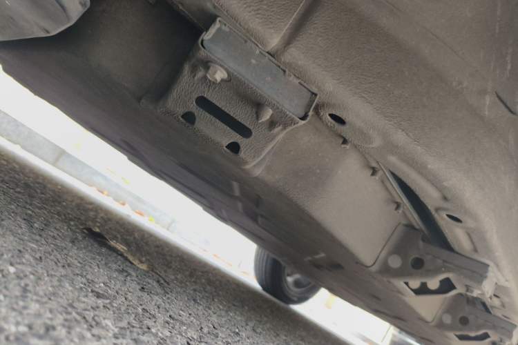 Used NETA V 2021 Long-Range Entertainment Edition Upgrade Model Chassis Front Left