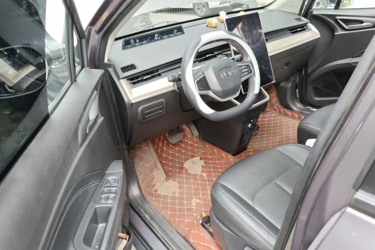Used NETA V 2021 Standard Range Entertainment Version – Upgraded Model Driver Seat