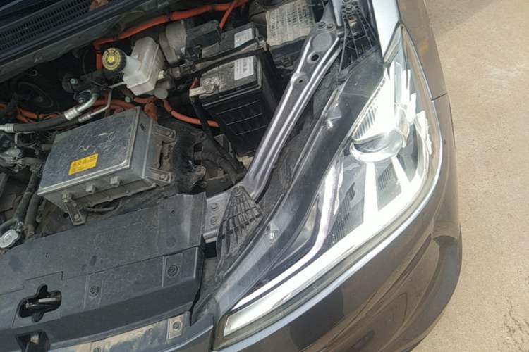 Used NETA V 2021 Long-Range Entertainment Edition Upgrade Model Engine Bay Left