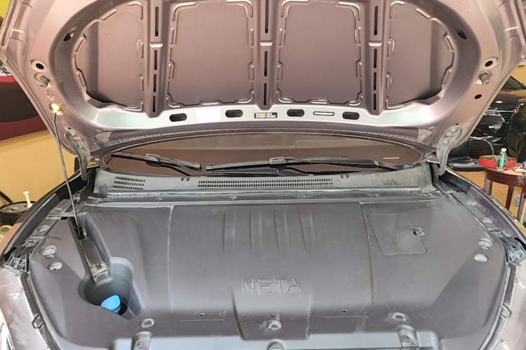 Used NETA V 2021 Long-Range Entertainment Edition Upgrade Model Engine Bay