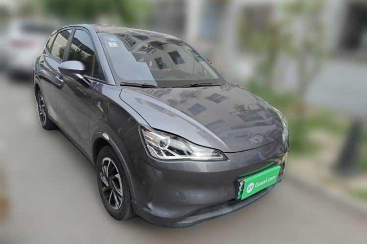 Used NETA V 2021 Long-Range Entertainment Edition Front Right 45 Deg