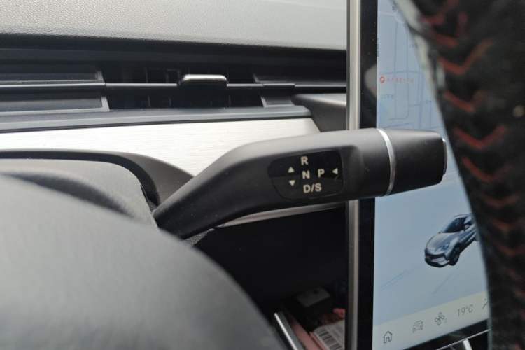 Used NETA V 2021 Long-Range Entertainment Edition Gear Lever
