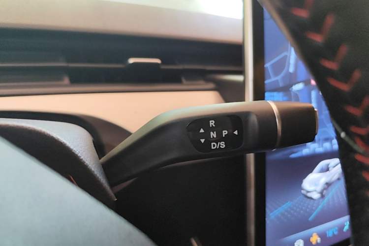 Used NETA V 2021 Long-Range Entertainment Edition Upgrade Model Gear Lever