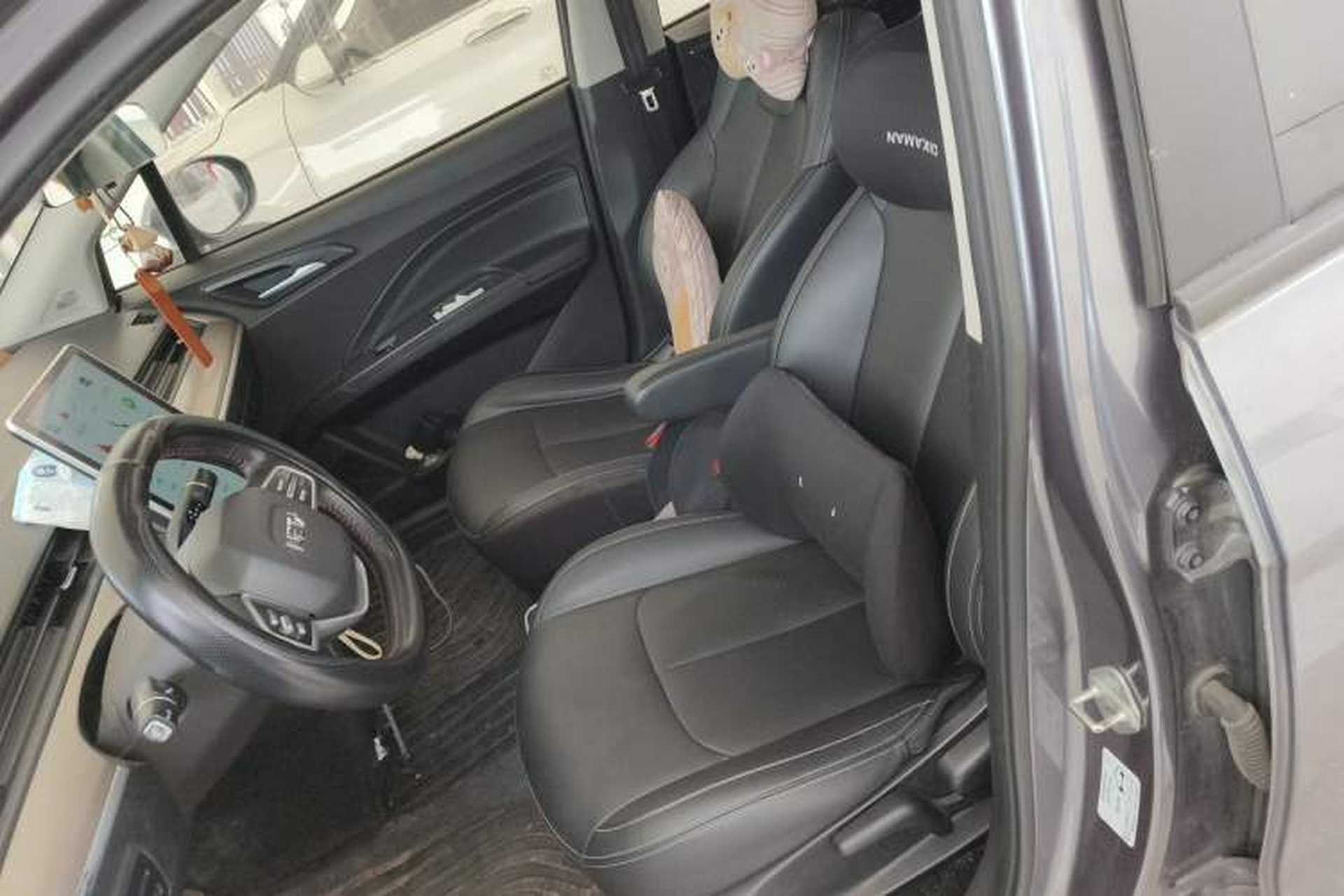 Used NETA V 2021 Long-Range Entertainment Edition Upgrade Model Left Front Seat