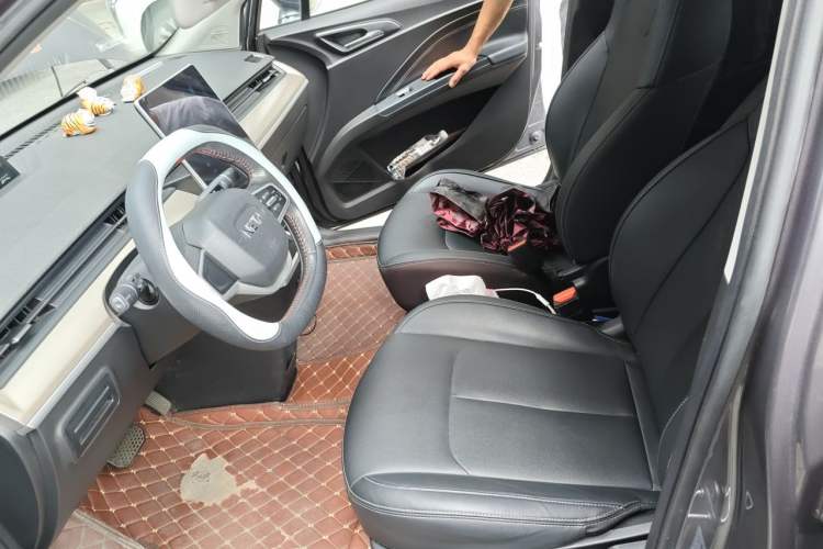 Used NETA V 2021 Standard Range Entertainment Version – Upgraded Model Left Front Seat