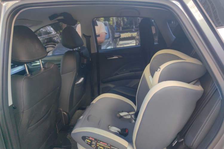 Used NETA V 2021 Long-Range Entertainment Edition Upgrade Model Left Rear Seat