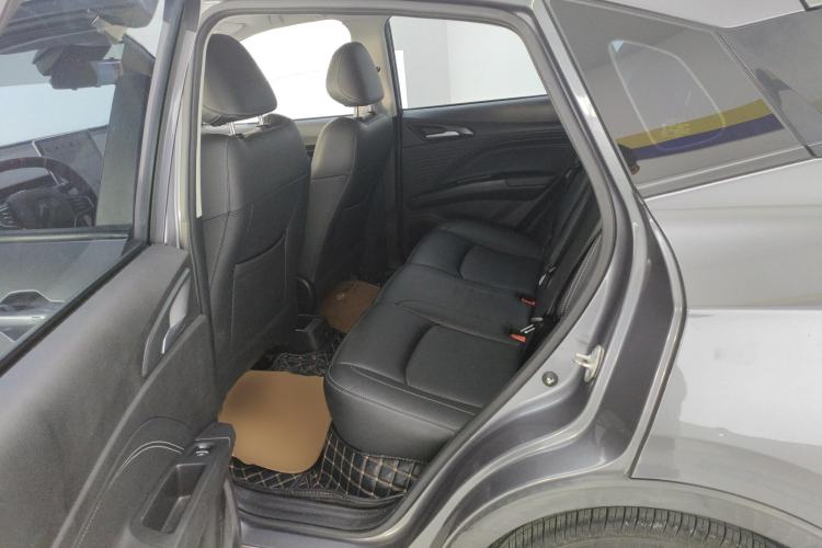 Used NETA V 2021 Long-Range Entertainment Edition Upgrade Model Left Rear Seat