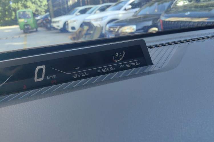 Used NETA V 2021 Long-Range Entertainment Edition Upgrade Model Odometer Close Up