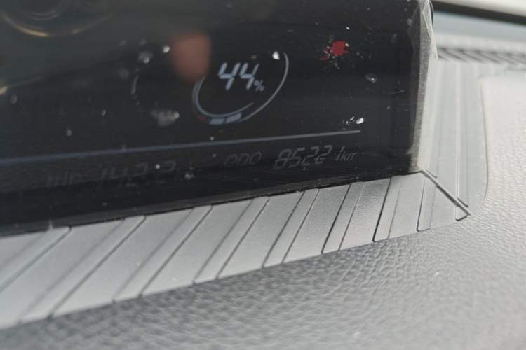 Used NETA V 2021 Long-Range Entertainment Edition Odometer Close Up