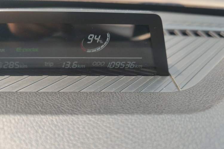 Used NETA V 2021 Standard Range Entertainment Edition Odometer Close Up