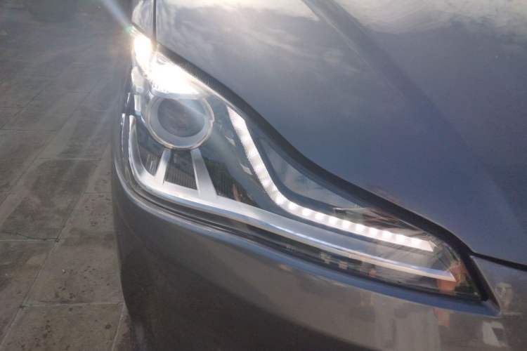 Used NETA V 2021 Long-Range Entertainment Edition Right Front Headlight