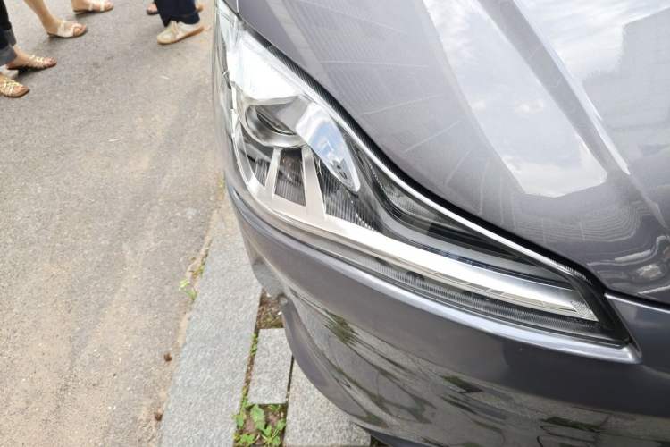 Used NETA V 2021 Standard Range Entertainment Version – Upgraded Model Right Front Headlight