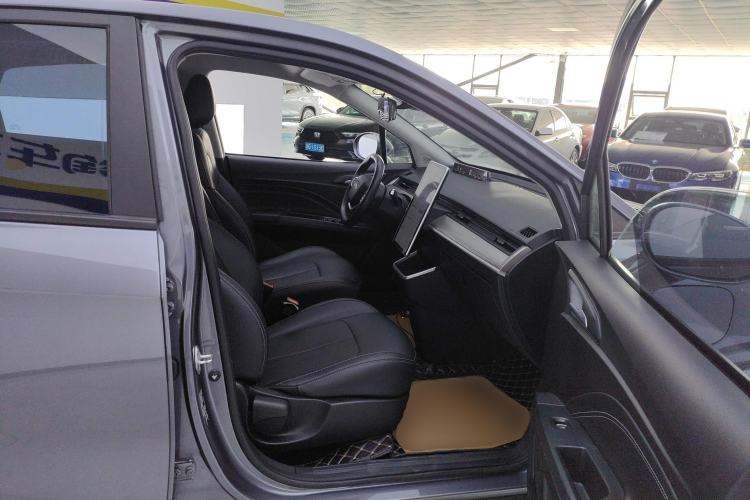 Used NETA V 2021 Long-Range Entertainment Edition Upgrade Model Right Front Seat