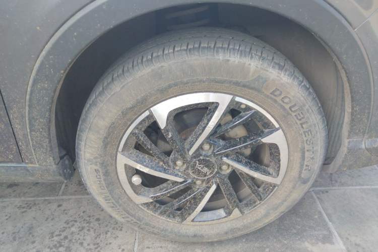 Used NETA V 2021 Long-Range Entertainment Edition Right Front Wheel Hub