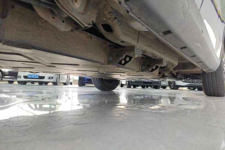 Used NETA V 2021 Long-Range Entertainment Edition Upgrade Model Right Side Sill