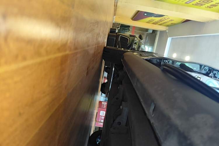 Used NETA V 2021 Long-Range Entertainment Edition Upgrade Model Right Side Sill