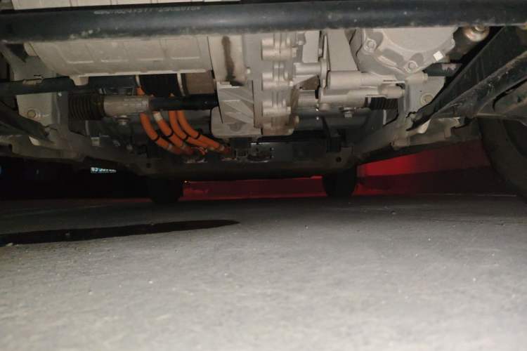 Used NETA V 2021 Long-Range Entertainment Edition Upgrade Model Chassis Front
