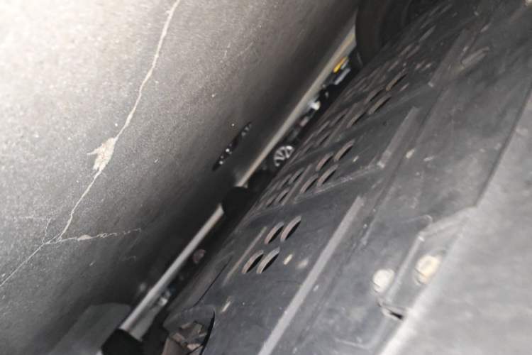 Used NETA V 2021 Long-Range Entertainment Edition Upgrade Model Chassis Front