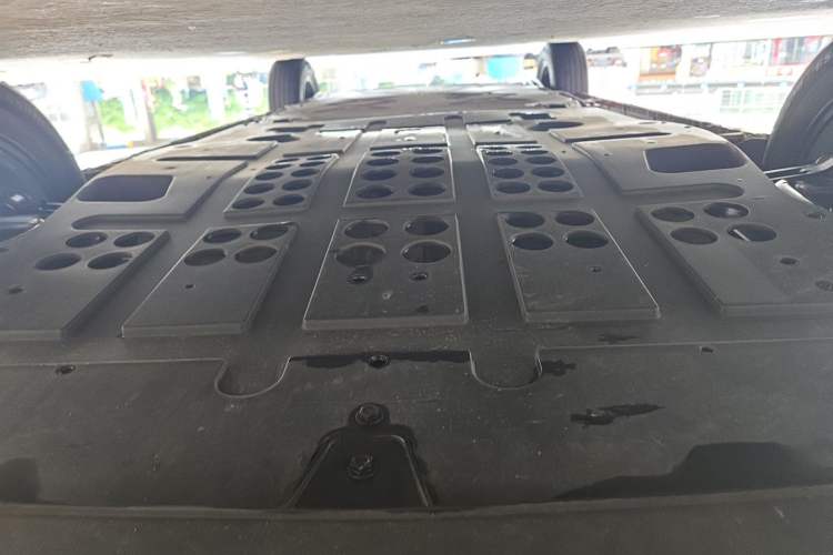 Used NETA V 2021 Long-Range Entertainment Edition Chassis Front