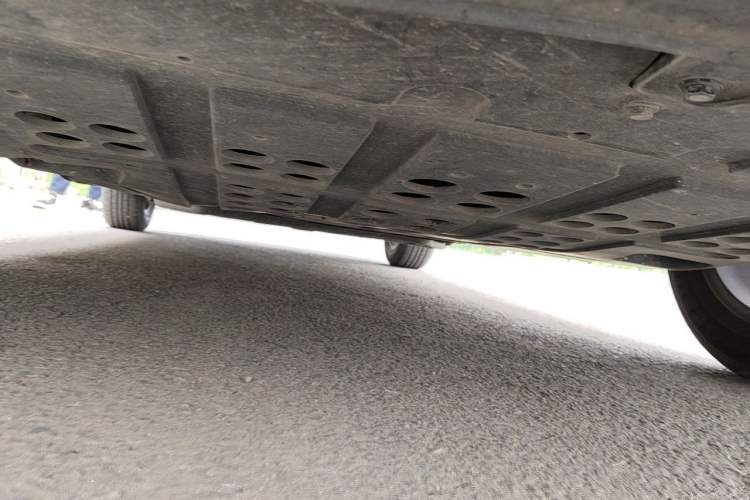 Used NETA V 2021 Long-Range Entertainment Edition Upgrade Model Chassis Front
