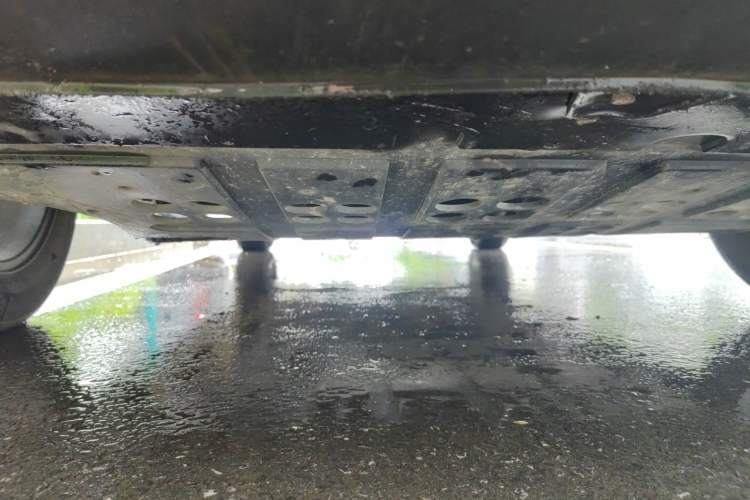 Used NETA V 2021 Long-Range Entertainment Edition Upgrade Model Chassis Front