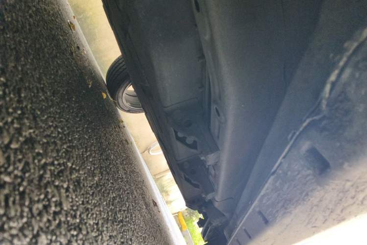 Used NETA V 2021 Long-Range Entertainment Edition Chassis Front Left