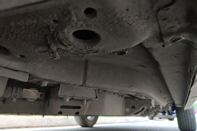 Used NETA V 2021 Long-Range Entertainment Edition Upgrade Model Chassis Front Left