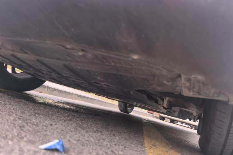 Used NETA V 2021 Long-Range Entertainment Edition Chassis Front Left